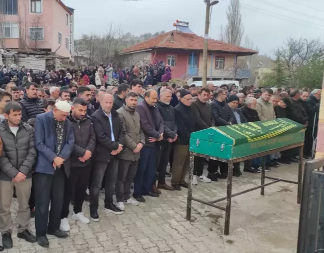 Tokat'ta trafik kazasında hayatını kaybeden kişinin cenazesi toprağa verildi