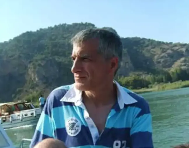 Alabora Olan Teknedeki Aileyi Kurtarmaya Çalışan Balıkçı Boğuldu