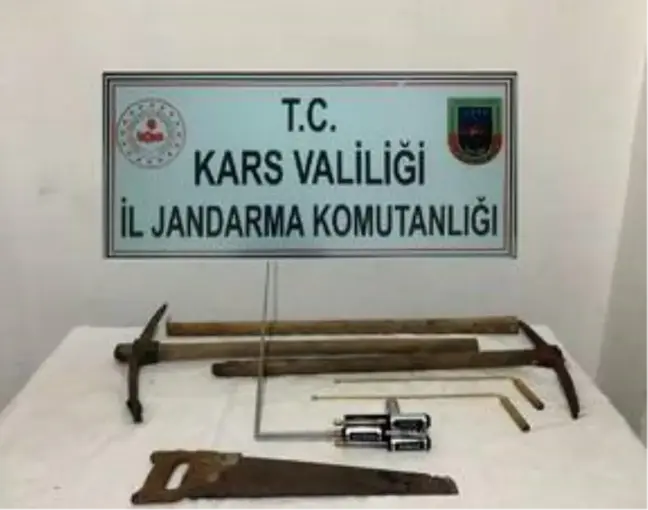 Kars'ta kaçak kazı yapan 5 kişi suçüstü yakalandı