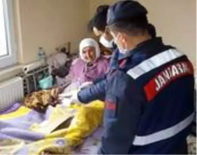 Develi'de 897 kişinin aylığı evlerinde teslim edildi