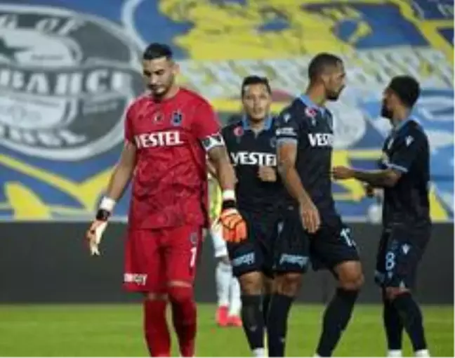Fenerbahçe, sahasında Trabzonspor'u 3-1 mağlup etti