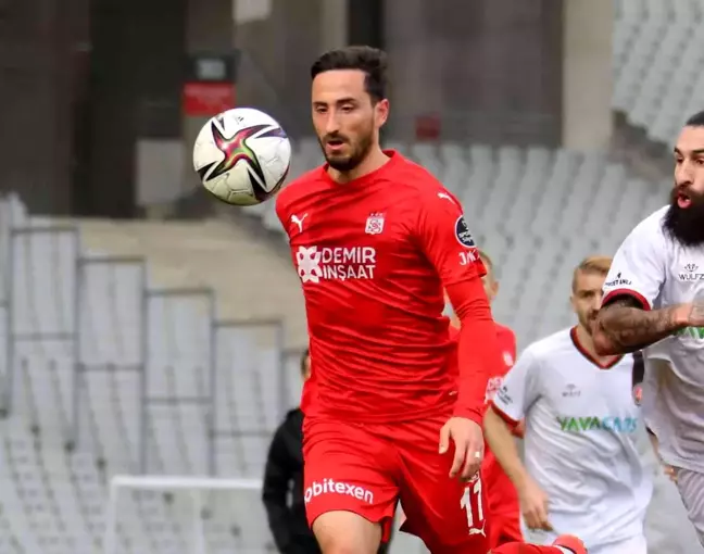 Sivasspor'da Erdoğan Yeşilyurt, ceza sınırında