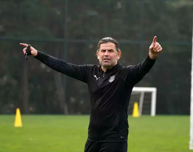 Pendikspor'un yeni teknik direktörü İbrahim Üzülmez takımla ilk antrenmanına çıktı