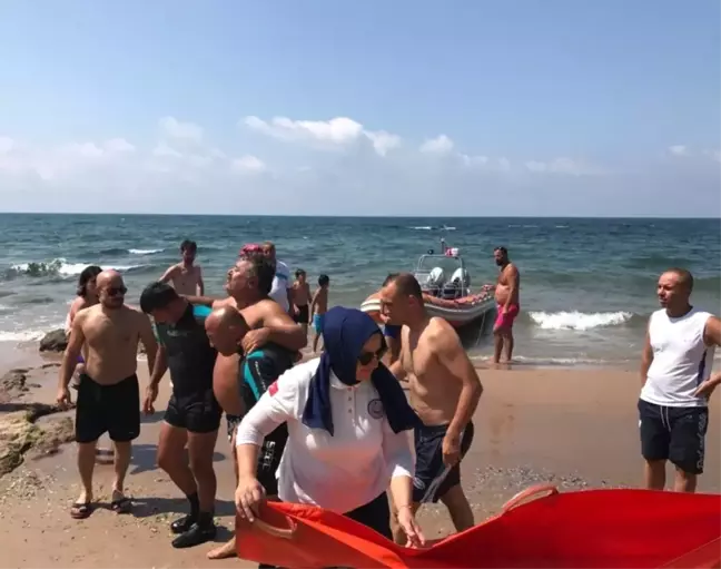 Denizde Fenalaşınca Yardımına Sahil Güvenlik Yetişti