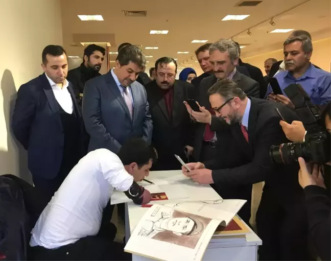 İki Kolu Olmayan Ressam, Ağzıyla Mehmet Akif Ersoy'un Portresini Çizdi