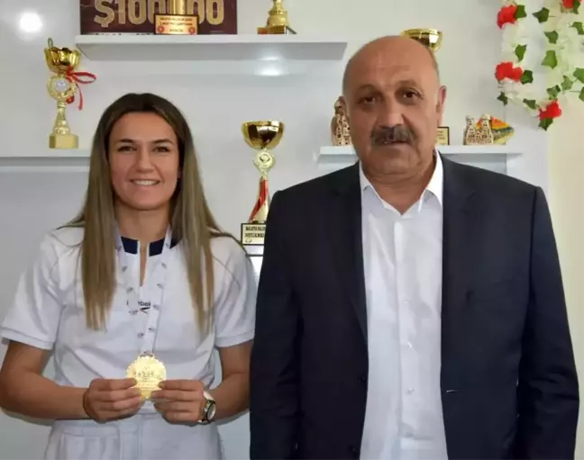 Başkan Zelyurt'dan Boks Şampiyonu Akbaş'a tebrik