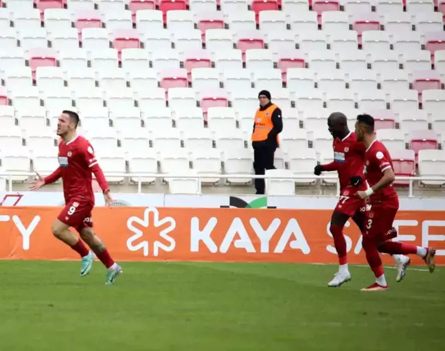 Trendyol Süper Lig: Sivasspor: 1 Beşiktaş: 0 (İlk yarı)