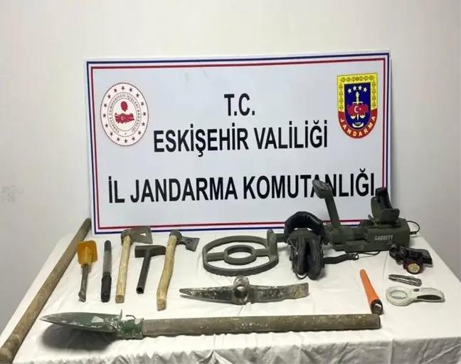 Eskişehir'de Kaçak Kazı Yapan 4 Şüpheli Suçüstü Yakalandı