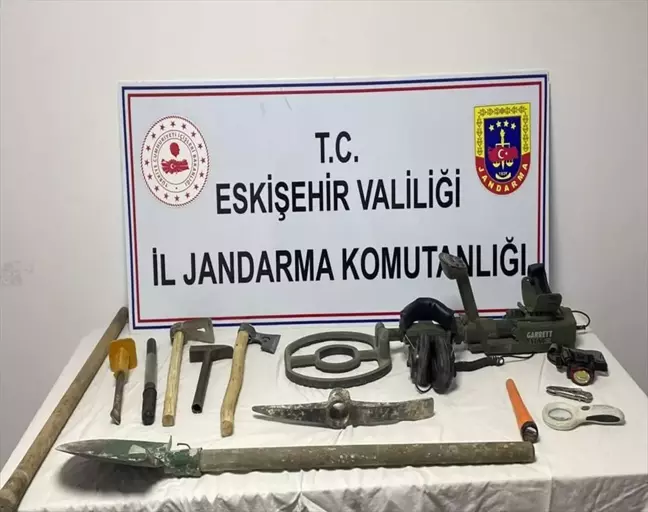 Eskişehir'de İzinsiz Kazı ve Uyuşturucu Operasyonu: 6 Şüpheli Yakalandı