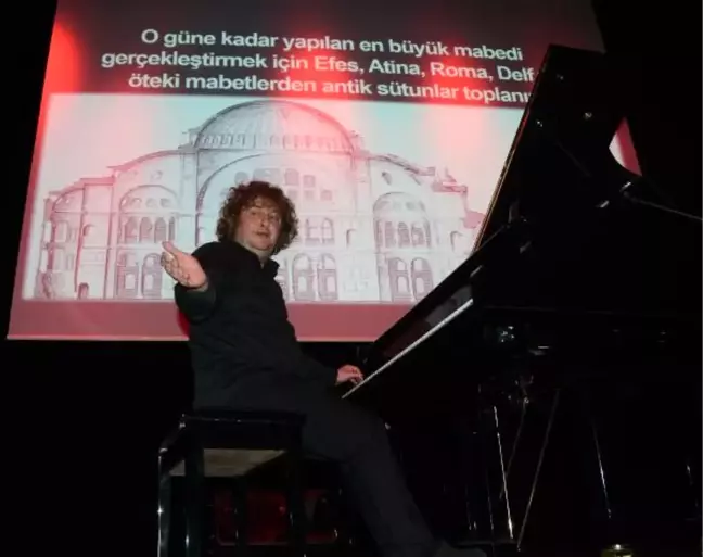 Tuluyhan Uğurlu: İstanbul'daki Ayasofya da İbadete Açılmalı