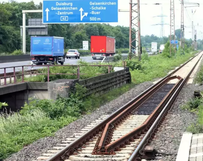 Almanya'da Trenin Altında Kalan 13 Yaşındaki Türk Çocuğu Öldü