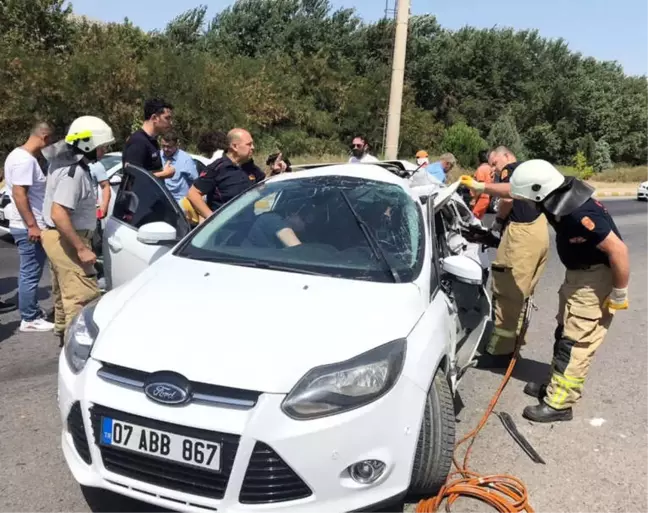 Yolcu Otobüsü ile Otomobil Çarpıştı: 2'si Ağır 3 Yaralı