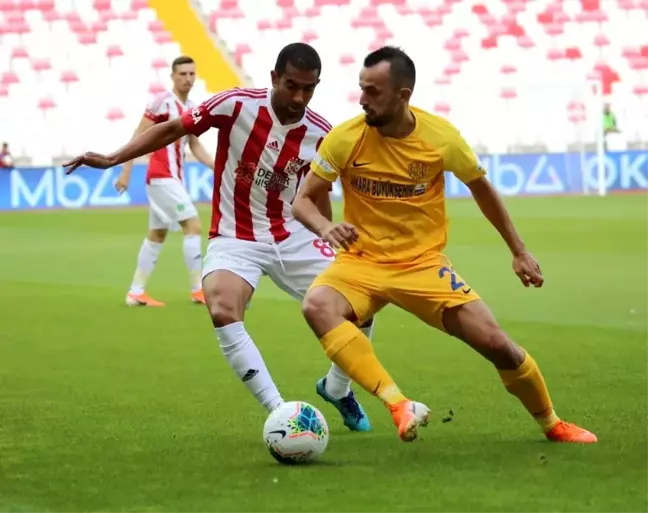 Süper Lig: DG Sivaspor: 1 - MKE Ankaragücü: 1 (İlk yarı)