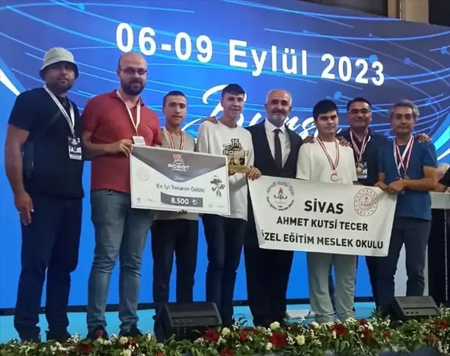 Sivas Ahmet Kutsi Tecer Özel Eğitim Meslek Okulu Robot Yarışmasında Ödül Aldı