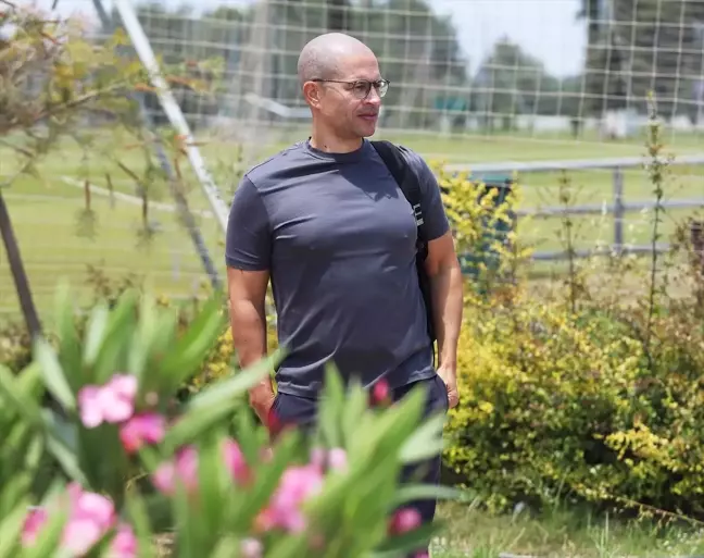 Antalyaspor'un yeni teknik direktörü Alex de Souza, kulübün tesislerini gezdi