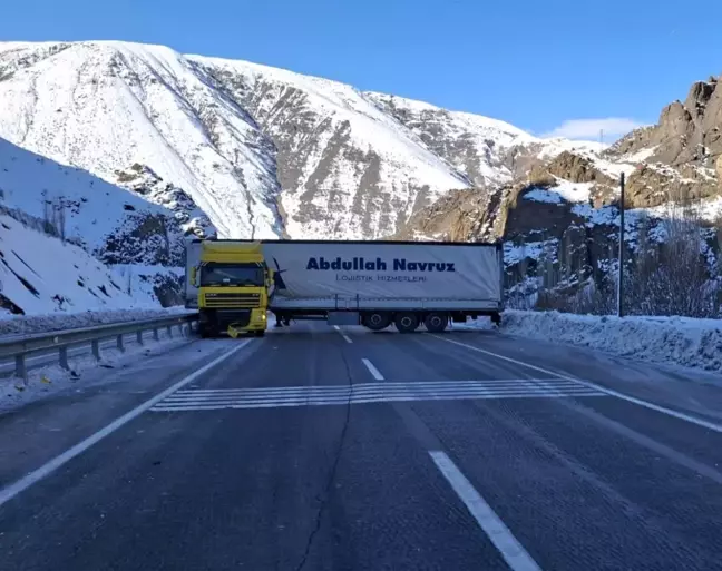 Erzurum-Artvin Karayolu'ndaki Oltu Viyadüğü Sürücüler İçin Tehlike Arz Ediyor