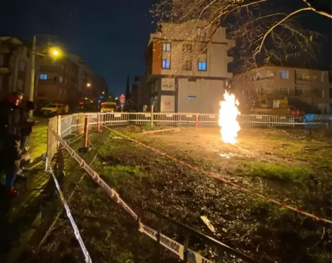 Kocaeli'nde metan gazı yangını saatlerdir sürüyor