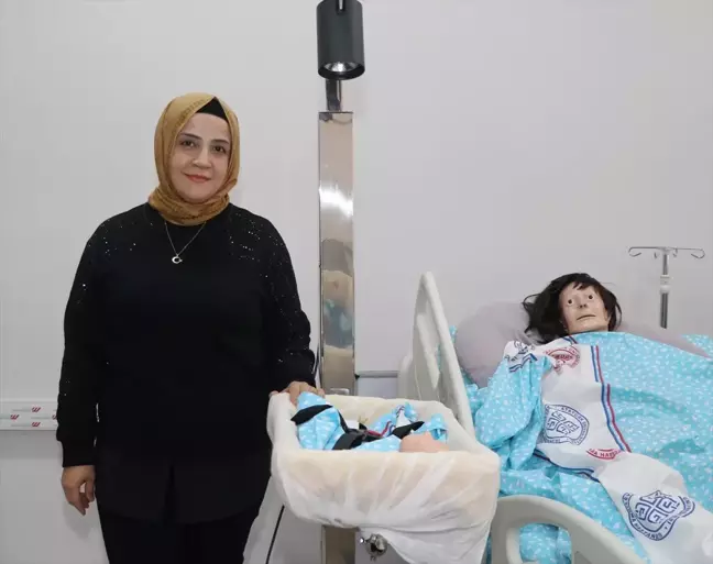 Erzurum'da Ebe, Sezaryenle Doğum Yapan Anneler İçin Özel Emzirme Beşiği Geliştirdi