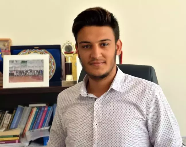 Üniversite Sınavında Türkiye 11'incisi Olan Diyarbakır'lı Furkan, Boğaziçi Üniversitesine Kayıt...