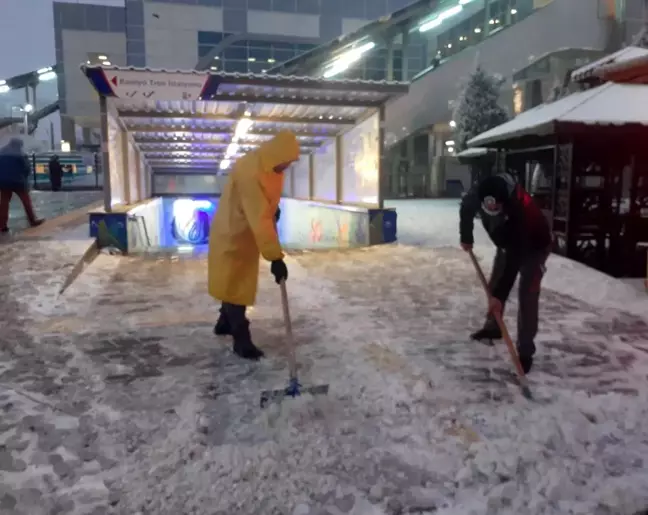 Sincan'da ekipler kar nöbetinde