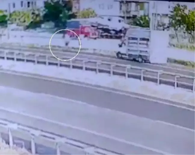 Tekirdağ'da Kamyonetin Su Kanalına Uçtuğu Kazada 1 Kişi Öldü, 2 Kişi Yaralandı