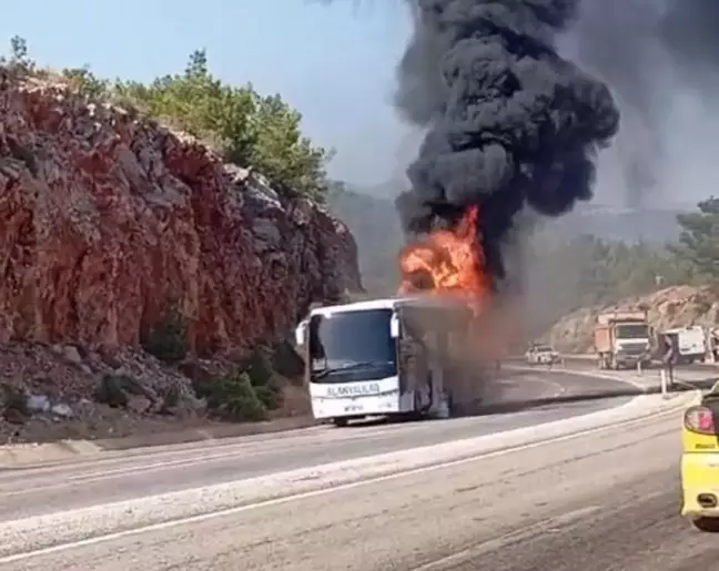 Mersin'de yolcu otobüsü alev aldı