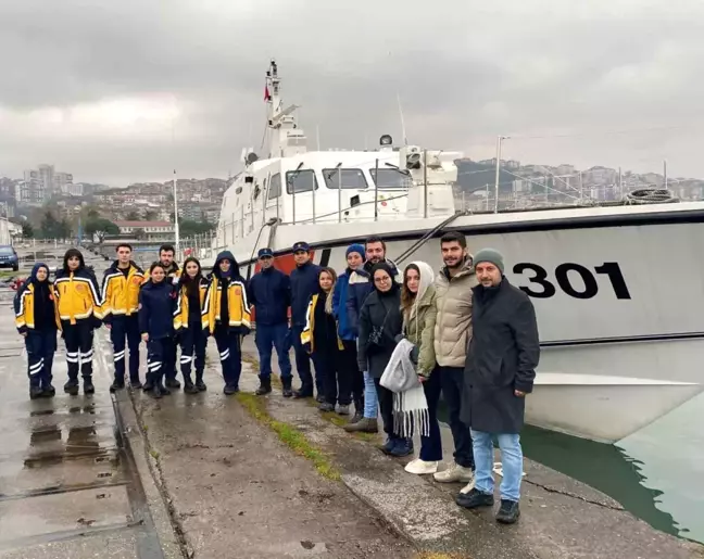 Sahil Güvenlik'ten Acil Durumlarda Tıbbi Tahliye Eğitimi