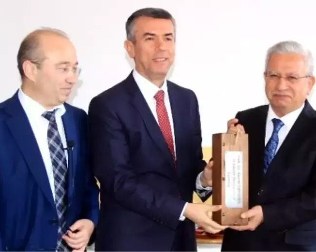 Üniversiteli Zeytinciler İlk Yağlarını Üretti