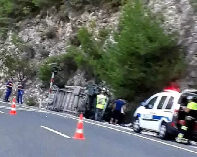 Sakar Geçidi'nde Kaza: 6'sı Çocuk 20 Yaralı