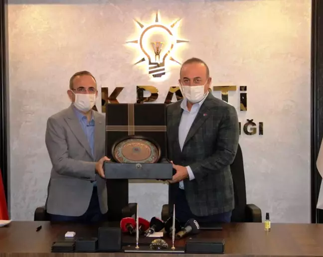 Son dakika: Dışişleri Bakanı Çavuşoğlu, AK Parti İzmir İl Başkanlığını ziyaret etti