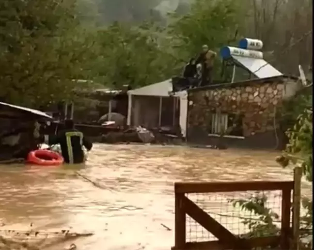 Simav'da şiddetli yağış sel felaketine neden oldu