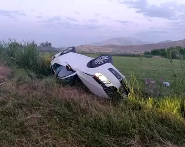 Van'da otomobil takla attı: 3 kişi yaralandı