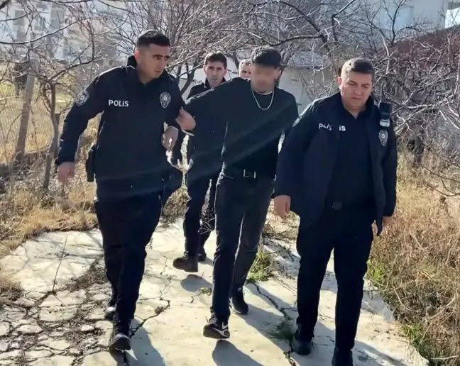 Aksaray'da Polis Kovalamacasına Kaçan Şüpheli Kümeste Yakalandı