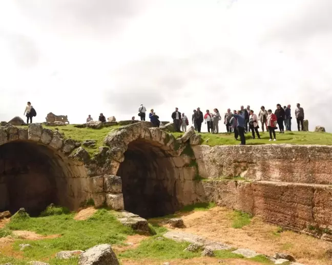 Zerzevan Kalesi'ne Turist Akını