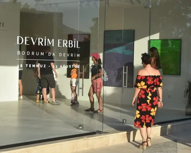 Çağdaş Türk ressamı Devrim Erbil'in Bodrum'da sergisi açıldı