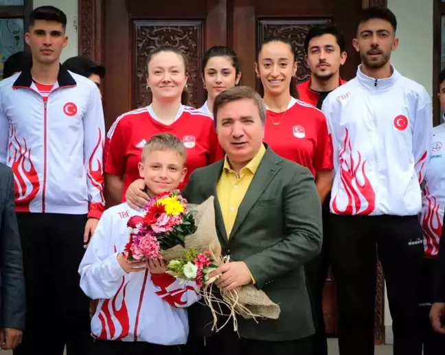 Vali Aydoğdu, Amatör Spor Haftası Kapsamında Sporcularla Bir Araya Geldi