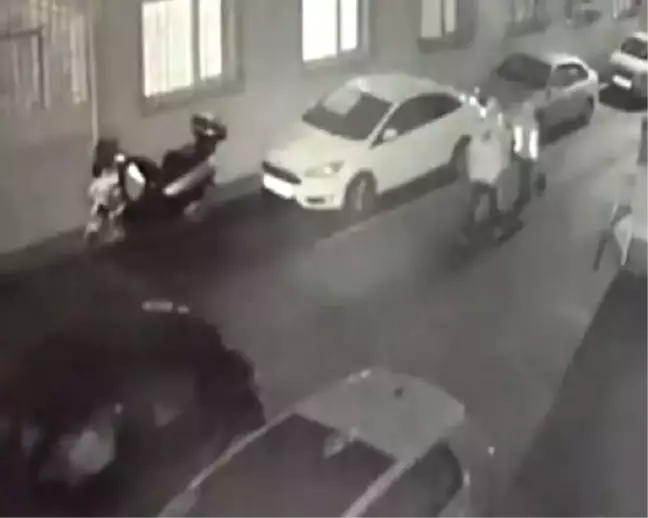 Fatih'te Otomobil Kundaklayan 1 Kişi Yakalandı