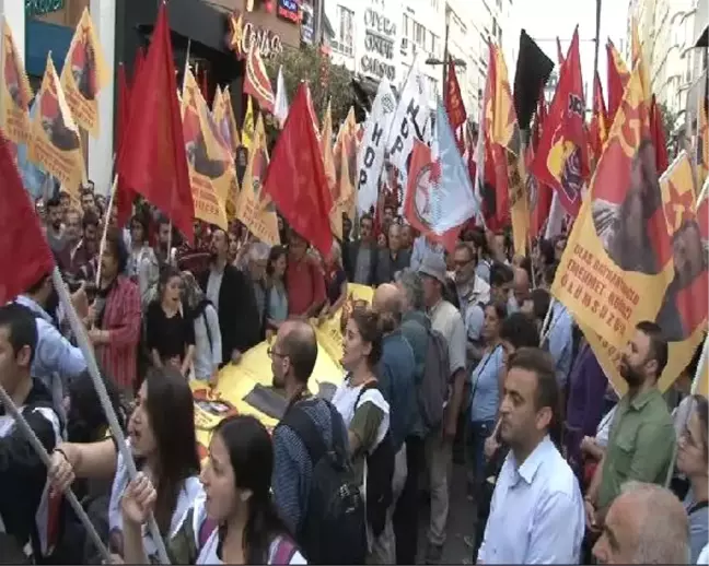 Kadıköy'de Ulaş Bayraktaroğlu İçin Anma Düzenlendi