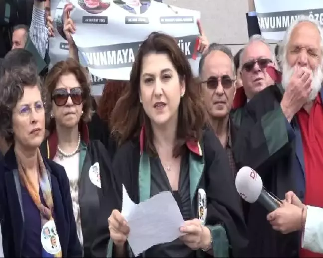 Adalet Sarayı Önünde 7'nci