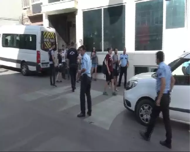 Şişli'de Lgbt Yürüyüşü: 7 Kişi Gözaltına Alındı