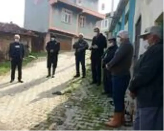 Köylüler Korona virüsün defi için kurban kesti