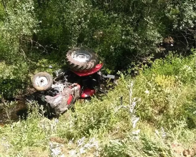 Dereye Uçan Traktörde 3 Yaralı