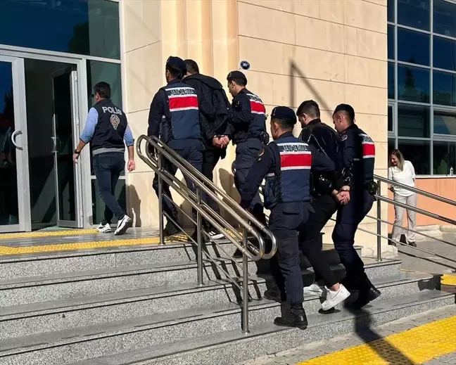 Çeşme'de lastik bot kazasında 2 düzensiz göçmen kayboldu