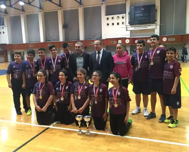 Badminton'da Şampiyon Yakın Doğu Koleji