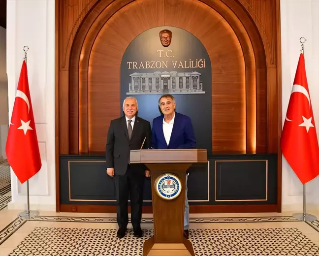 Trabzon Valisi Aziz Yıldırım, Şenol Güneş'le bir araya geldi