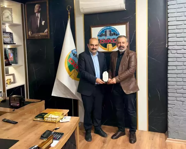 Türk Kızılay Diyarbakır'dan DİKO Başkanı'na Teşekkür Plaque