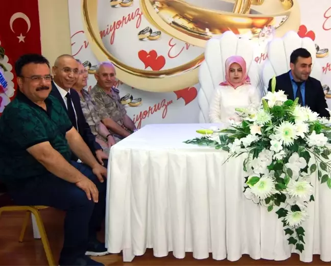 Vali Ustaoğlu, 'Kayyum' Olarak İlk Defa Nikah Kıydı