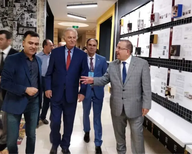 Ediz Hun'dan Güzel Sanatlar Fakültesine Ziyaret