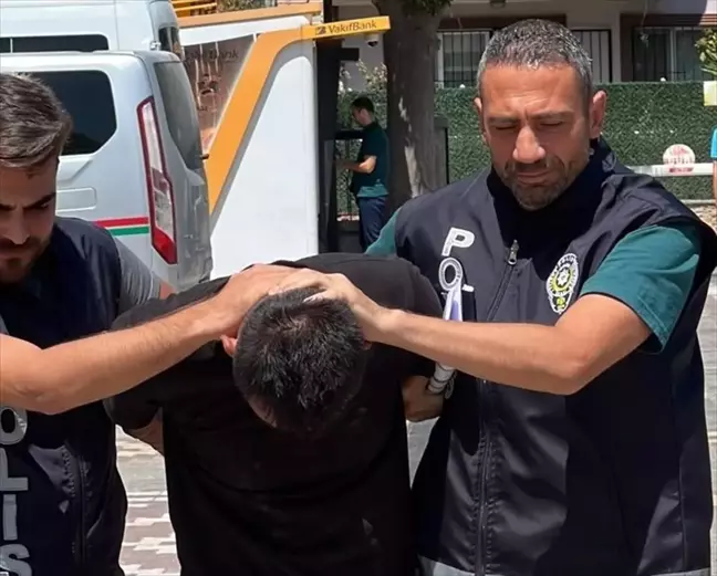 Manisa'da sokakta eşini darbeden kişi tutuklandı