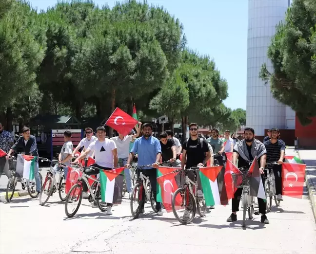 İKÇÜ Öğrencileri İsrail'in Gazze'ye Saldırılarını Protesto Etmek İçin Bisiklet Turu Attı
